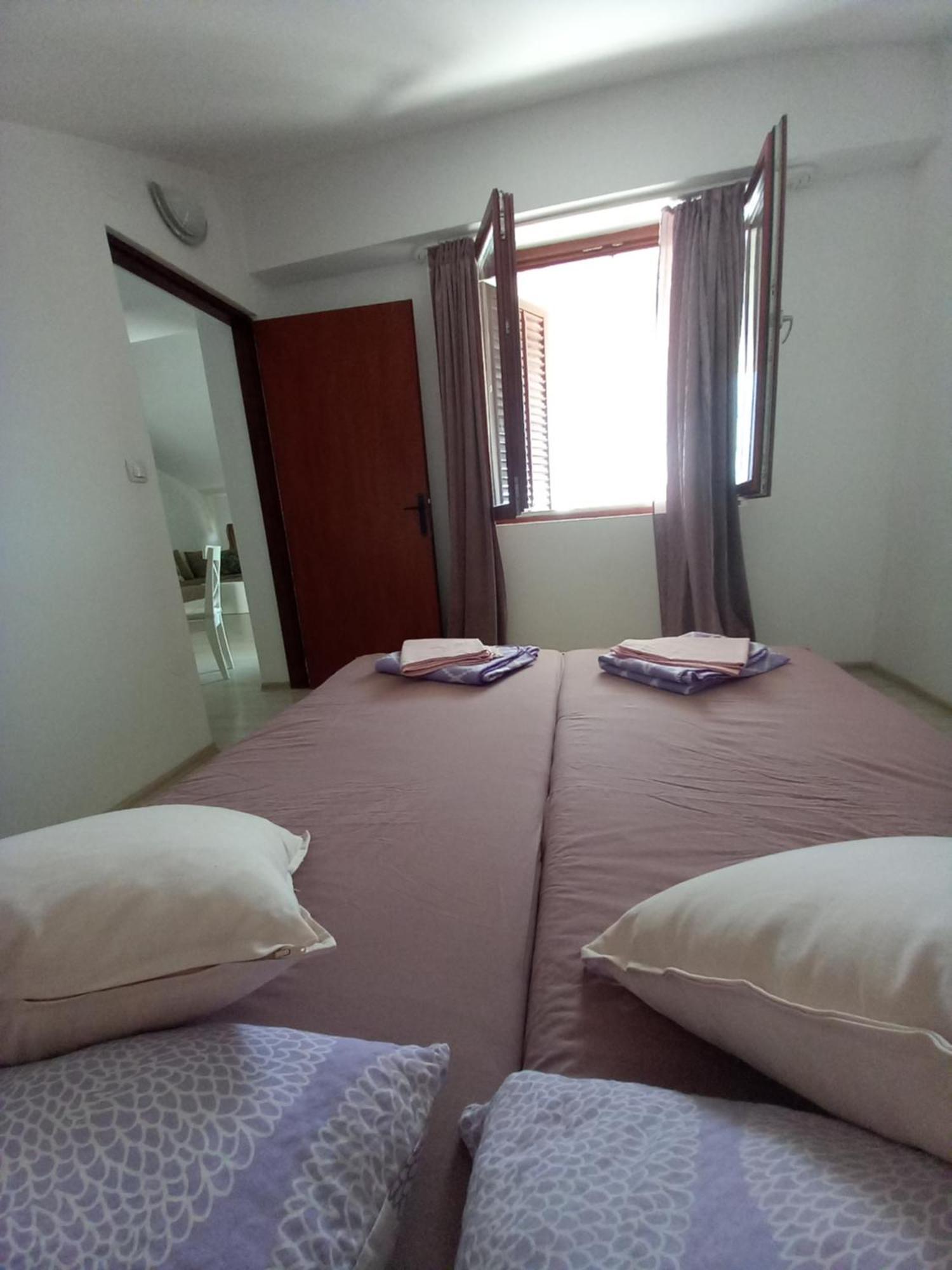 Apartmani Rab - Adrijana & Aleksandra Banjol Kamer foto
